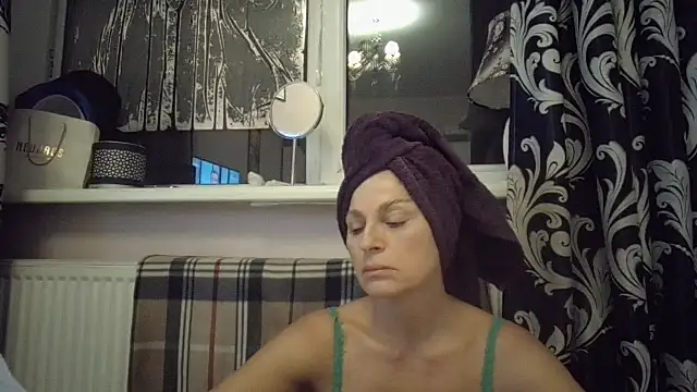 Snapshot of LindaStarS chatting on November 22, 2025, 5:01 pm LindaStarS online show from November 22, 2025, 5:01 pm