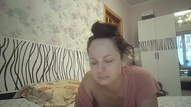 Snapshot of LindaStarS chatting on December 1, 2025, 2:00 pm LindaStarS online show from December 1, 2025, 2:00 pm