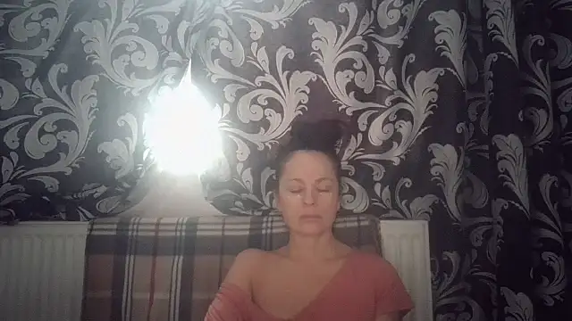 Snapshot of LindaStarS chatting on December 2, 2025, 7:03 am LindaStarS online show from December 2, 2025, 7:03 am