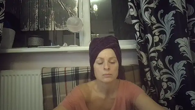 Snapshot of LindaStarS chatting on December 3, 2025, 6:17 pm LindaStarS online show from December 3, 2025, 6:17 pm