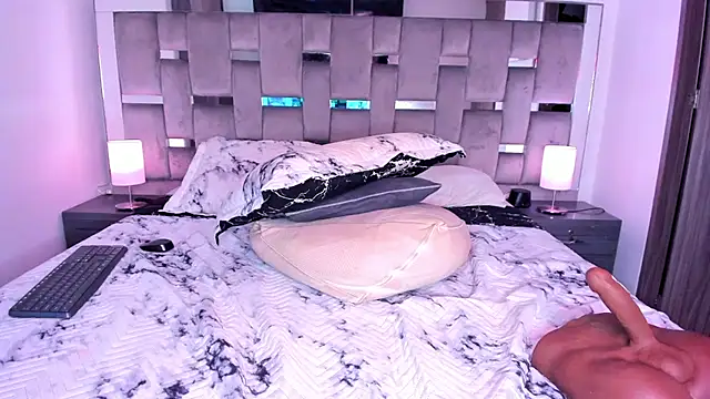 Cammiila online show from March 22, 2025, 4:04 pm