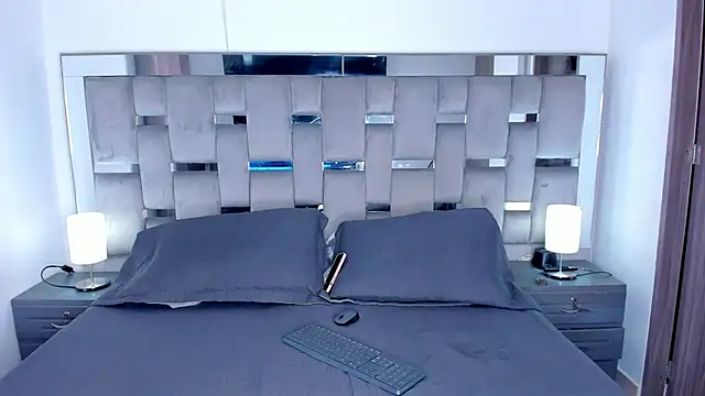 Cammiila online show from October 7, 2025, 3:20 pm