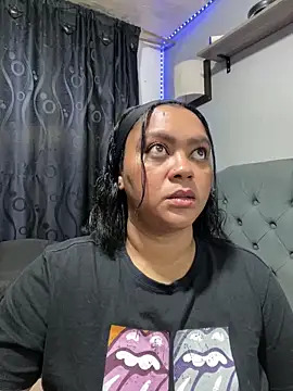 yanza2002 online show from December 3, 2025, 11:14 pm