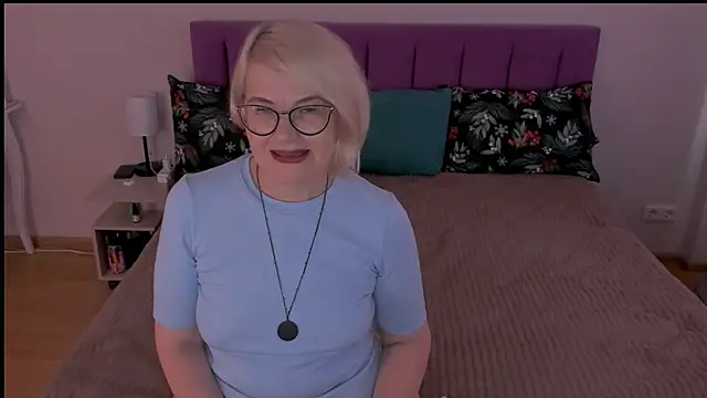 sabrinamacmarren online show from February 6, 2025, 12:26 pm