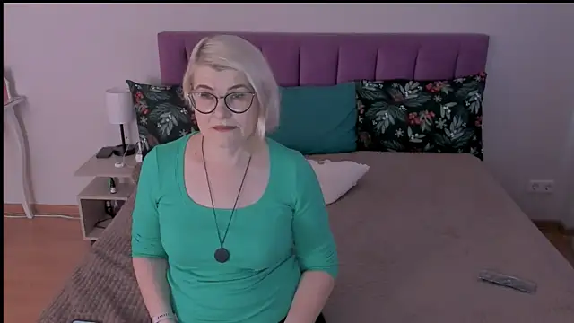 sabrinamacmarren online show from February 9, 2025, 1:35 pm