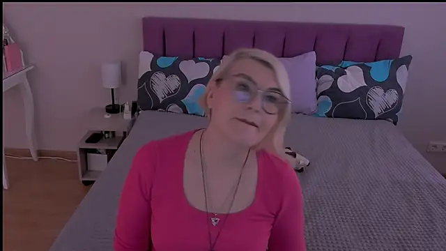 sabrinamacmarren online show from February 16, 2025, 8:54 am