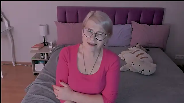 sabrinamacmarren online show from March 18, 2025, 10:48 pm