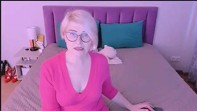 sabrinamacmarren online show from September 26, 2025, 3:16 pm