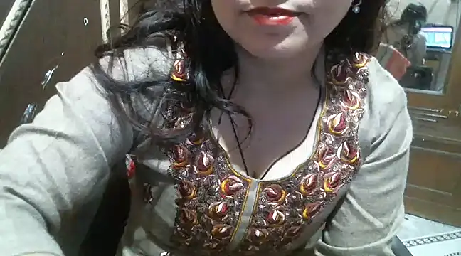 Snapshot of UrsMansi chatting on February 24, 2025, 10:58 pm UrsMansi online show from February 24, 2025, 10:58 pm