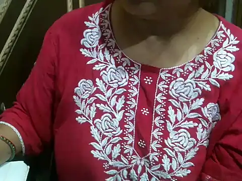 Snapshot of UrsMansi chatting on October 5, 2025, 8:40 pm UrsMansi online show from October 5, 2025, 8:40 pm