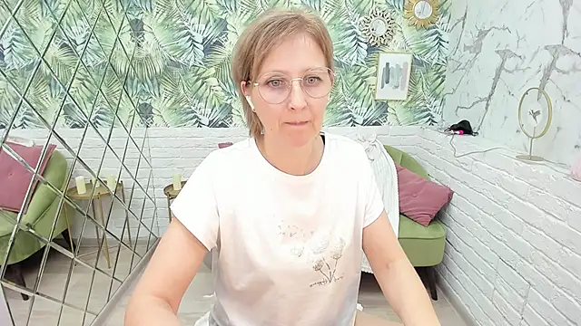 Paris Cherry online show from November 28, 2025, 1:25 pm