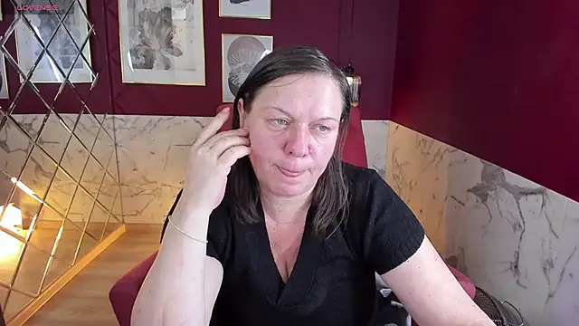 Snapshot of KellyPerfection chatting on November 3, 2025, 6:31 pm KellyPerfection online show from November 3, 2025, 6:31 pm