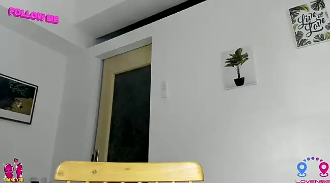 Snapshot of hottycrishina chatting on December 16, 2024, 10:18 am hottycrishina online show from December 16, 2024, 10:18 am