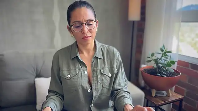 Snapshot of illaroom chatting on October 14, 2025, 7:58 pm illaroom online show from October 14, 2025, 7:58 pm