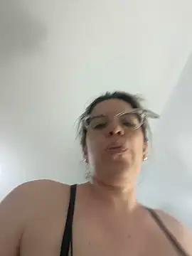 Snapshot of ashlymoon chatting on December 19, 2024, 12:56 am ashlymoon online show from December 19, 2024, 12:56 am