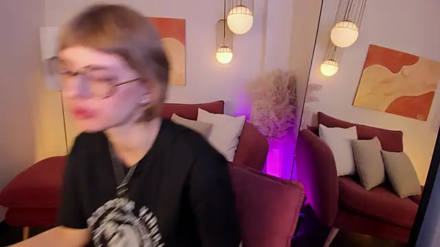 Snapshot of RubySoft chatting on November 17, 2025, 9:09 pm RubySoft online show from November 17, 2025, 9:09 pm