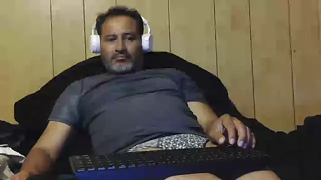 Snapshot of dantehot2020 chatting on October 6, 2025, 12:52 am dantehot2020 online show from October 6, 2025, 12:52 am