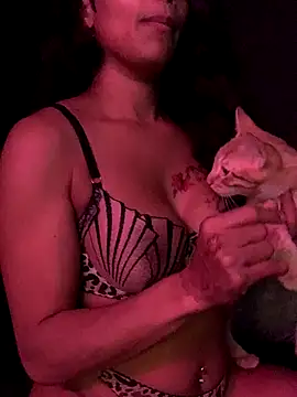 Snapshot of Rakiyahcharms chatting on October 24, 2025, 9:33 pm Rakiyahcharms online show from October 24, 2025, 9:33 pm