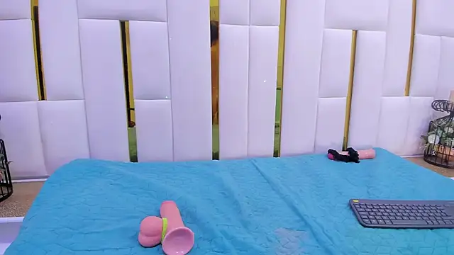 Snapshot of cristinapuerta_ chatting on December 2, 2024, 6:10 pm cristinapuerta online show from December 2, 2024, 6:10 pm