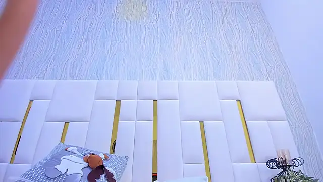 Snapshot of cristinapuerta_ chatting on December 19, 2024, 6:01 pm cristinapuerta online show from December 19, 2024, 6:01 pm