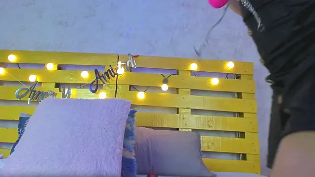 Snapshot of cristinapuerta_ chatting on September 29, 2025, 10:53 am cristinapuerta online show from September 29, 2025, 10:53 am