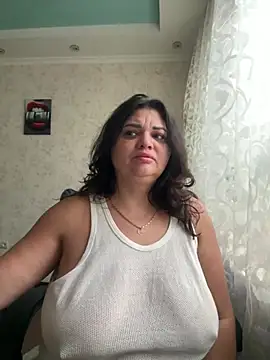 Snapshot of littleRikka chatting on January 15, 2025, 7:37 am littleRikka online show from January 15, 2025, 7:37 am