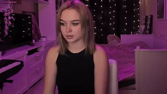 MaryDreaminess online show from December 15, 2024, 4:04 pm