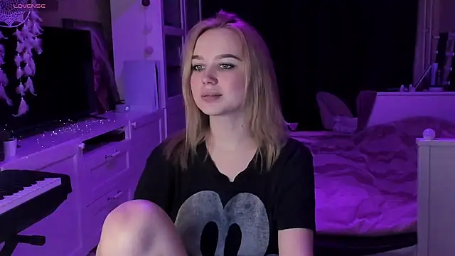 MaryDreaminess online show from February 14, 2025, 8:26 pm