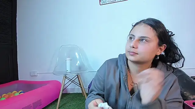 AbbyTaylorr online show from November 25, 2025, 9:04 pm