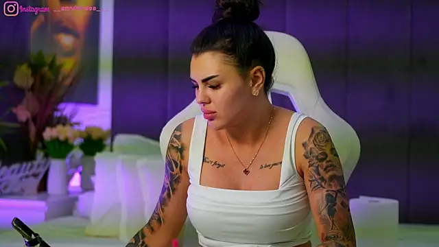 Snapshot of perfectt33n chatting on November 25, 2025, 6:52 pm perfectt33n online show from November 25, 2025, 6:52 pm