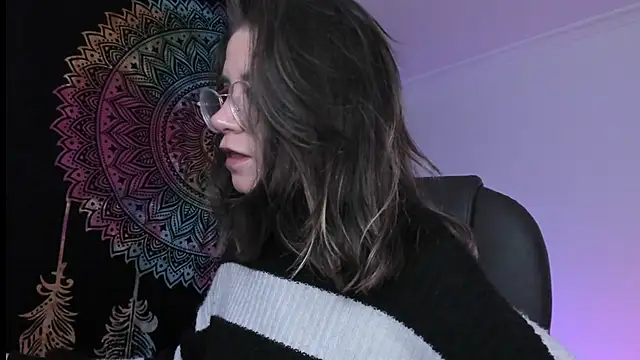 HazelKush online show from January 10, 2025, 2:25 am