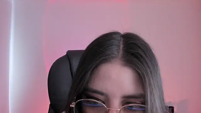 HazelKush online show from September 22, 2025, 4:20 pm