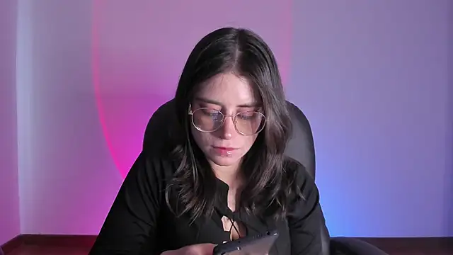 HazelKush online show from September 23, 2025, 7:06 pm