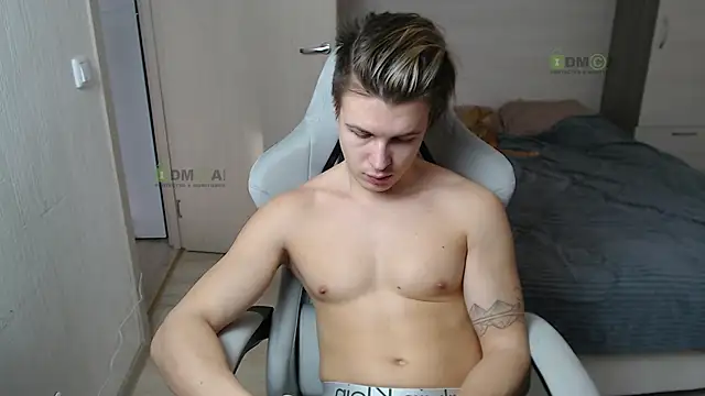 Snapshot of Sunny-Girl1 chatting on March 8, 2025, 7:38 am Sunny-Girl1 online show from March 8, 2025, 7:38 am