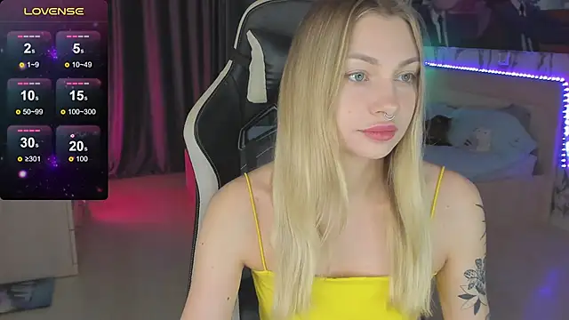 Snapshot of BiMolly chatting on December 18, 2024, 2:53 am BiMolly online show from December 18, 2024, 2:53 am