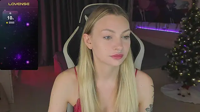 Snapshot of BiMolly chatting on December 30, 2024, 4:08 pm BiMolly online show from December 30, 2024, 4:08 pm