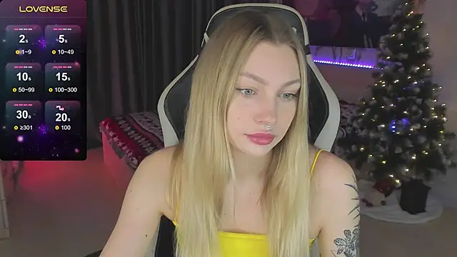 Snapshot of BiMolly chatting on January 15, 2025, 10:13 pm BiMolly online show from January 15, 2025, 10:13 pm