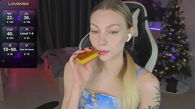 Snapshot of BiMolly chatting on February 10, 2025, 1:35 am BiMolly online show from February 10, 2025, 1:35 am