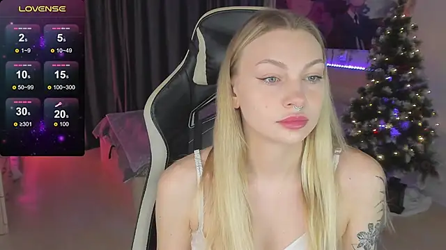 Snapshot of BiMolly chatting on February 11, 2025, 12:17 am BiMolly online show from February 11, 2025, 12:17 am