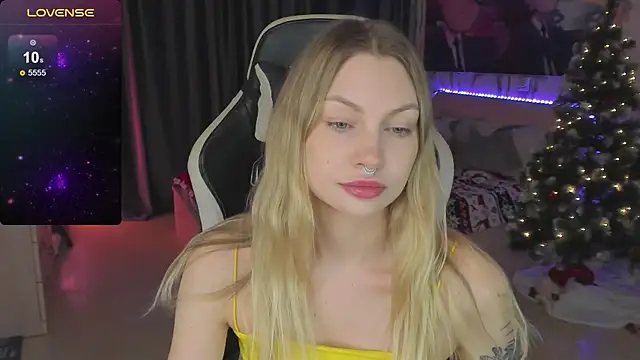 Snapshot of BiMolly chatting on February 28, 2025, 9:12 pm BiMolly online show from February 28, 2025, 9:12 pm