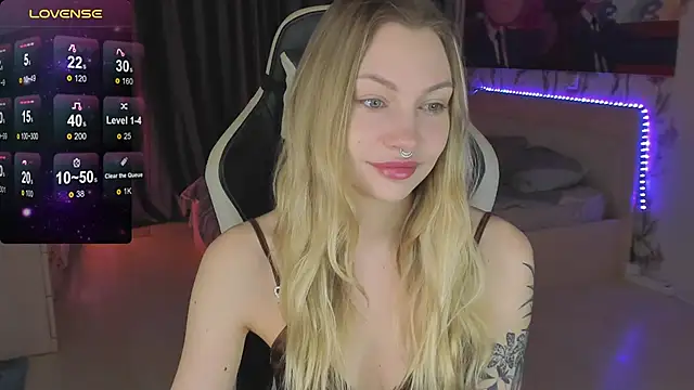 Snapshot of BiMolly chatting on March 11, 2025, 10:20 pm BiMolly online show from March 11, 2025, 10:20 pm