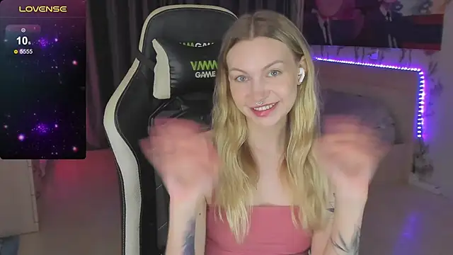 Snapshot of BiMolly chatting on March 12, 2025, 11:12 pm BiMolly online show from March 12, 2025, 11:12 pm