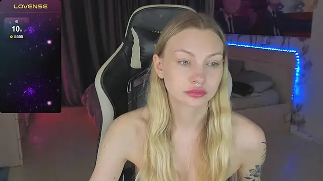 Snapshot of BiMolly chatting on March 14, 2025, 5:16 am BiMolly online show from March 14, 2025, 5:16 am