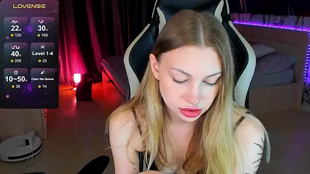 Snapshot of BiMolly chatting on September 9, 2025, 2:44 am BiMolly online show from September 9, 2025, 2:44 am