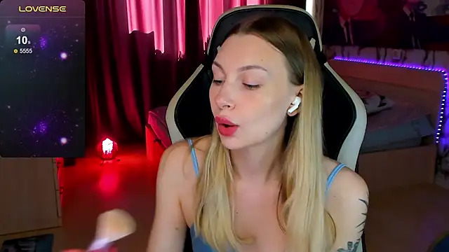 Snapshot of BiMolly chatting on September 12, 2025, 5:40 am BiMolly online show from September 12, 2025, 5:40 am