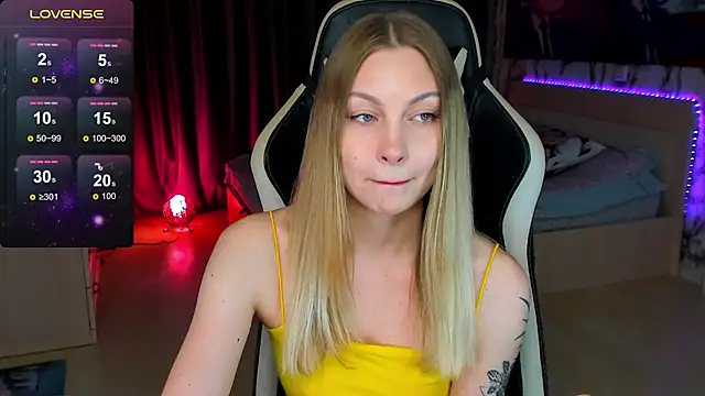 Snapshot of BiMolly chatting on September 14, 2025, 9:03 pm BiMolly online show from September 14, 2025, 9:03 pm