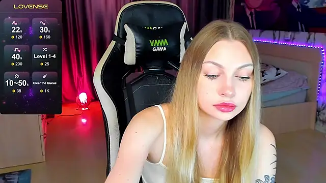 Snapshot of BiMolly chatting on September 15, 2025, 11:21 am BiMolly online show from September 15, 2025, 11:21 am