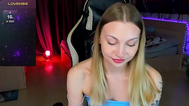 Snapshot of BiMolly chatting on September 17, 2025, 2:19 pm BiMolly online show from September 17, 2025, 2:19 pm