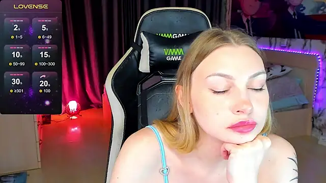 Snapshot of BiMolly chatting on September 23, 2025, 8:56 pm BiMolly online show from September 23, 2025, 8:56 pm