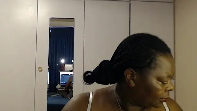 Snapshot of MatureBoobsDiva chatting on November 1, 2025, 2:41 pm MatureBoobsDiva online show from November 1, 2025, 2:41 pm